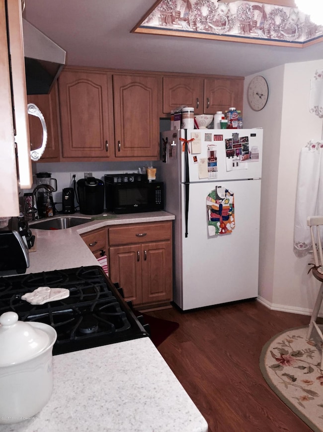 205 Yorkshire Ct, Old Bridge, NJ 08857 - photo 6