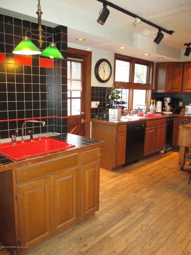 3 sinks for dishes,