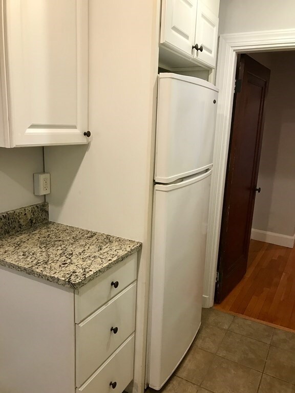 8 Mount Ida St unit 1, Newton, MA 02458 - photo 4