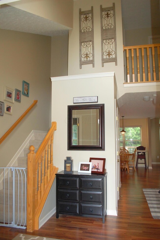 2-story foyer