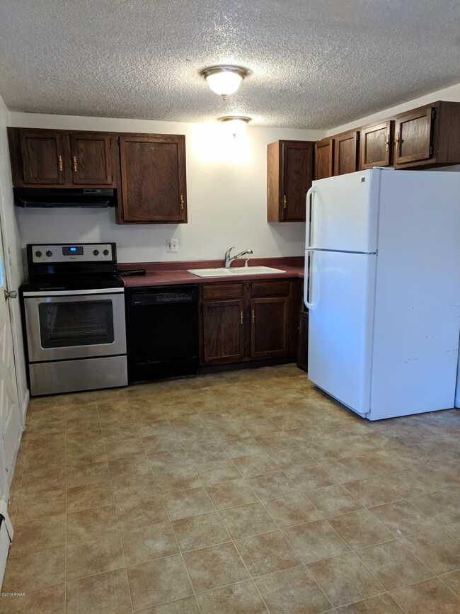 136 Roundhill Rd, Dingmans Ferry, PA 18328 - photo 2