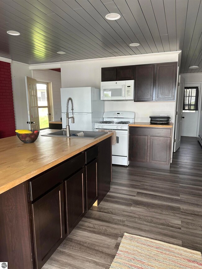 199 Campbell St, Hale, MI 48739 - photo 4