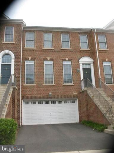 9972 Cyrandall Dr, Oakton, VA 22124 - photo 2