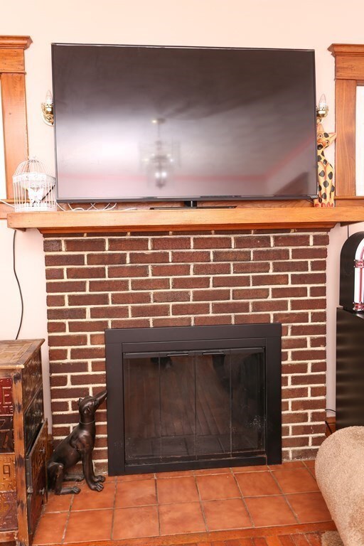 25 Berbay Cir, Springfield, MA 01109 - photo 3