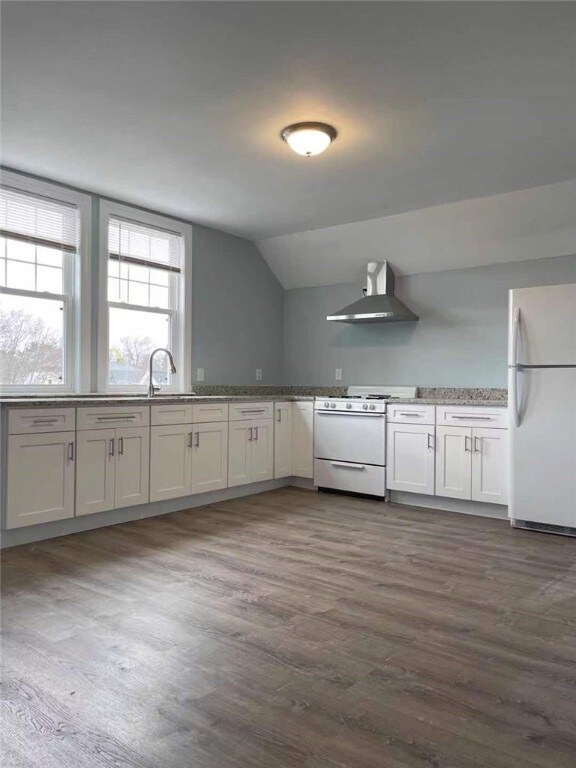 107 Arnold St unit 3, Providence, RI 02906 - photo 2