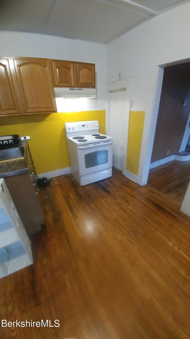 31 Porter St unit 33, North Adams, MA 01247 - photo 5