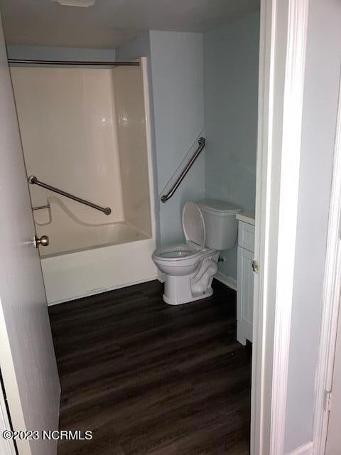 709 Johnston St unit B, Greenville, NC 27858 - photo 6