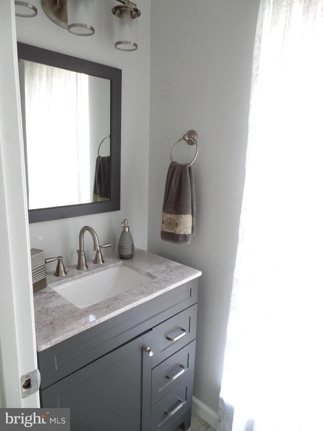 8517 Troutman Ct, Manassas, VA 20110 - photo 6