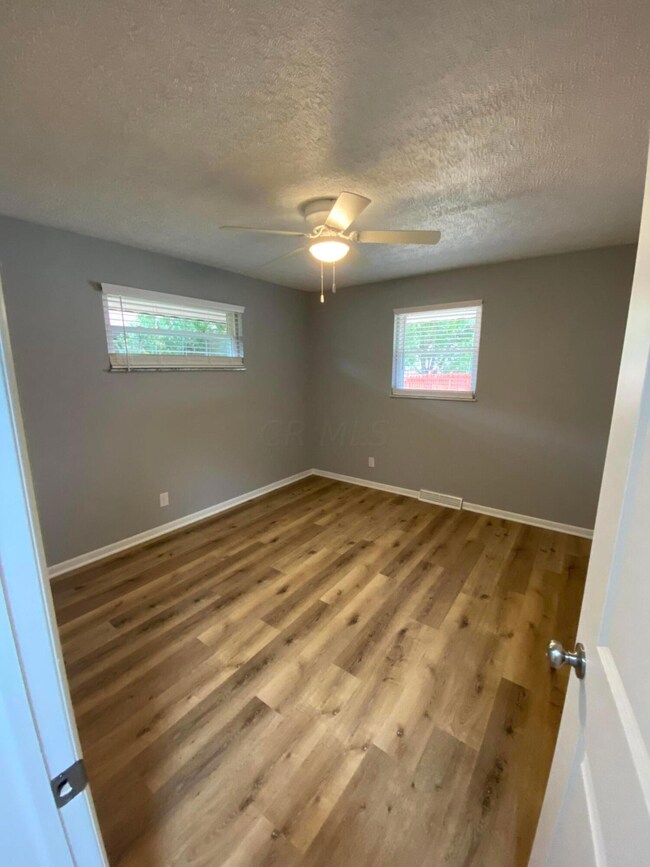 1210 Westphal Ave, Columbus, OH 43227 - photo 4