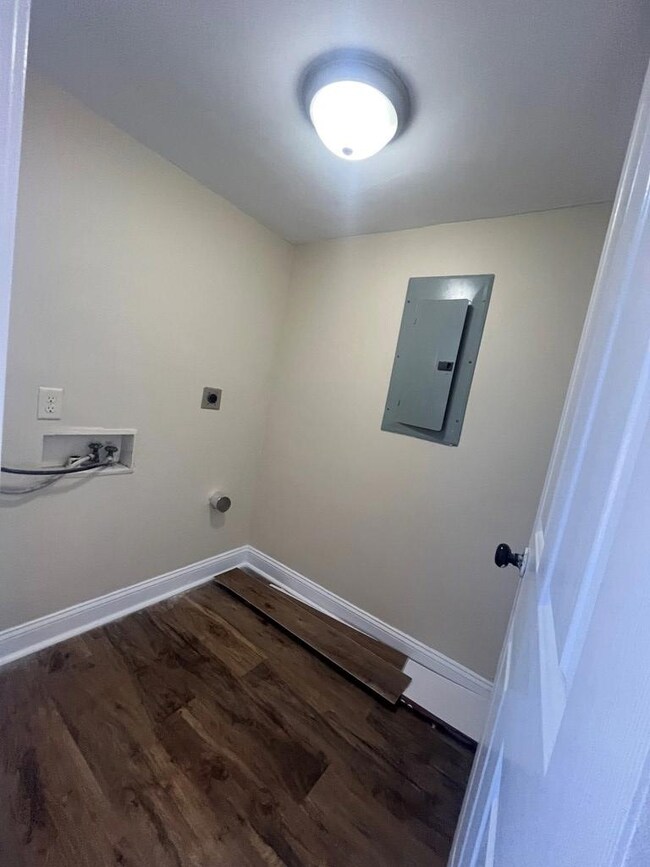 1606 Whispering Pines Rd, Albany, GA 31707 - photo 6