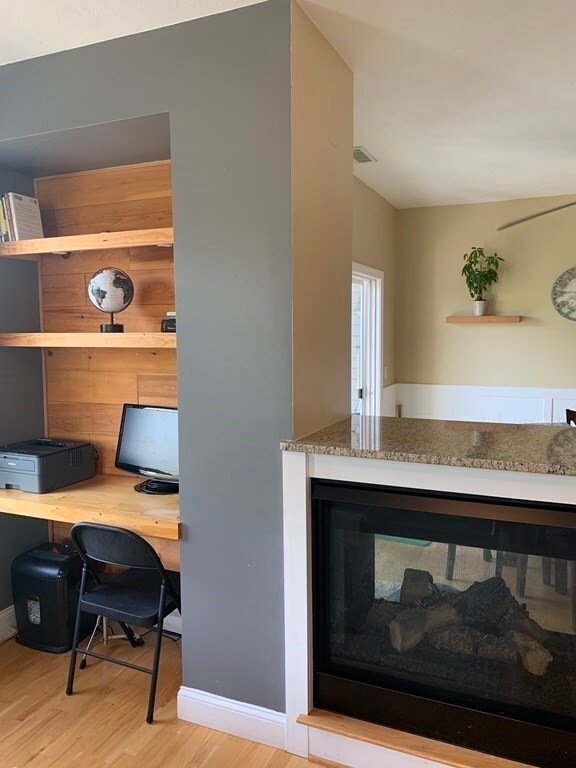 48 Savin St unit 48C, Burlington, MA 01803 - photo 3