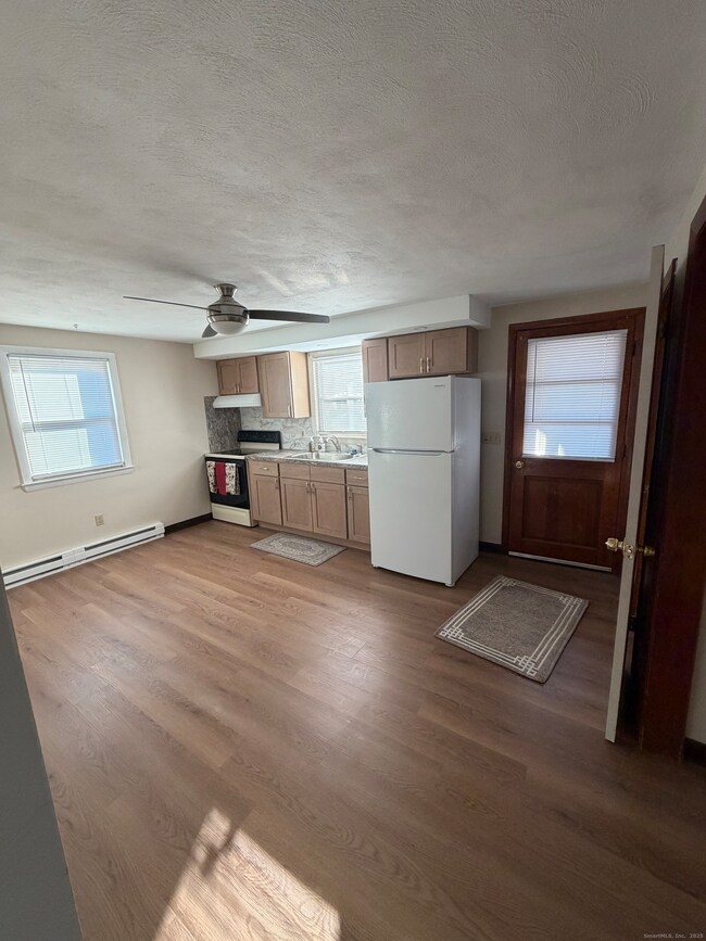 10 Crown St unit 10, Bristol, CT 06010 - photo 2