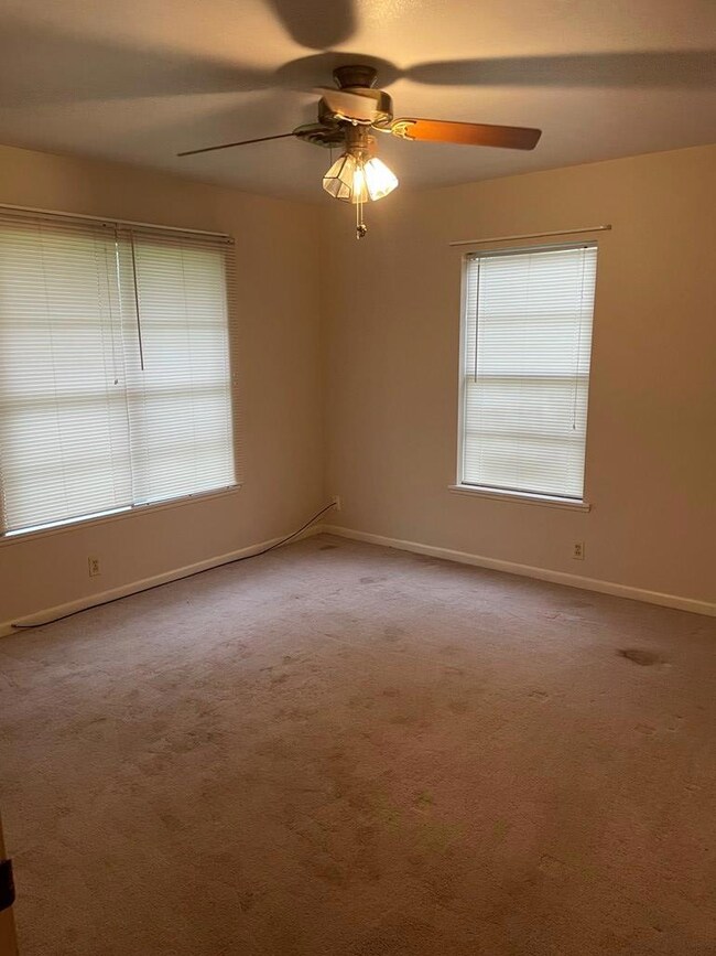 308 S Crockett St, Fredericksburg, TX 78624 - photo 7