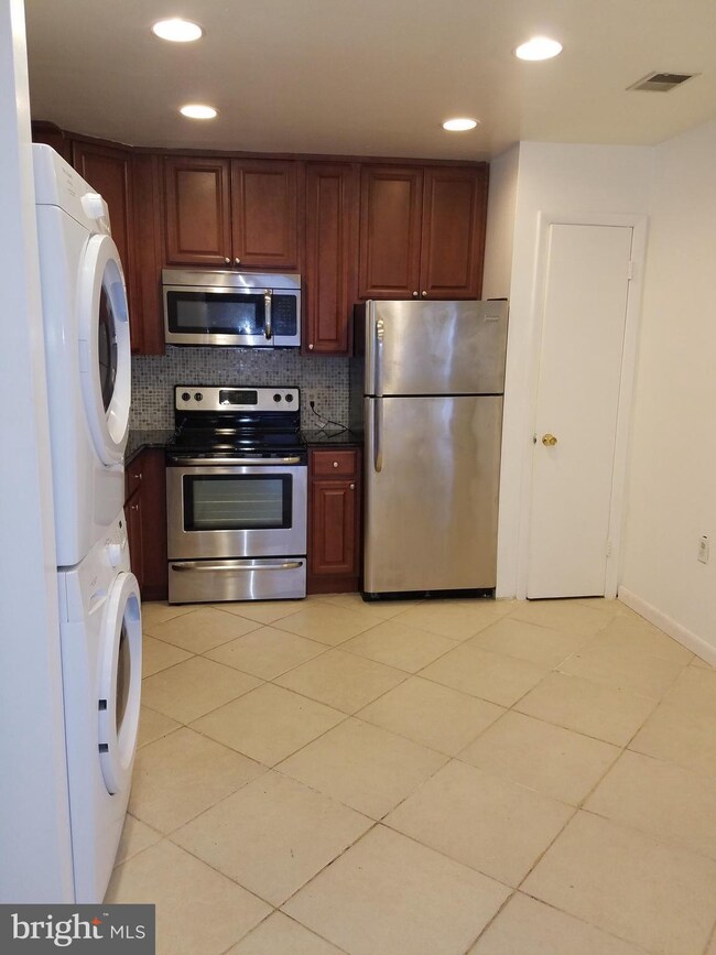 11364 Laurelwalk Dr, Laurel, MD 20708 - photo 2