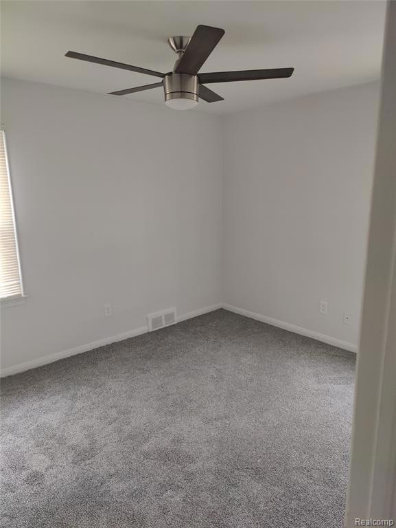 Unfurnished room with light carpet and ceiling fan