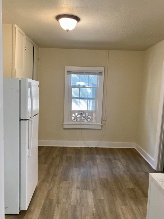 1032 Locust 4 DR