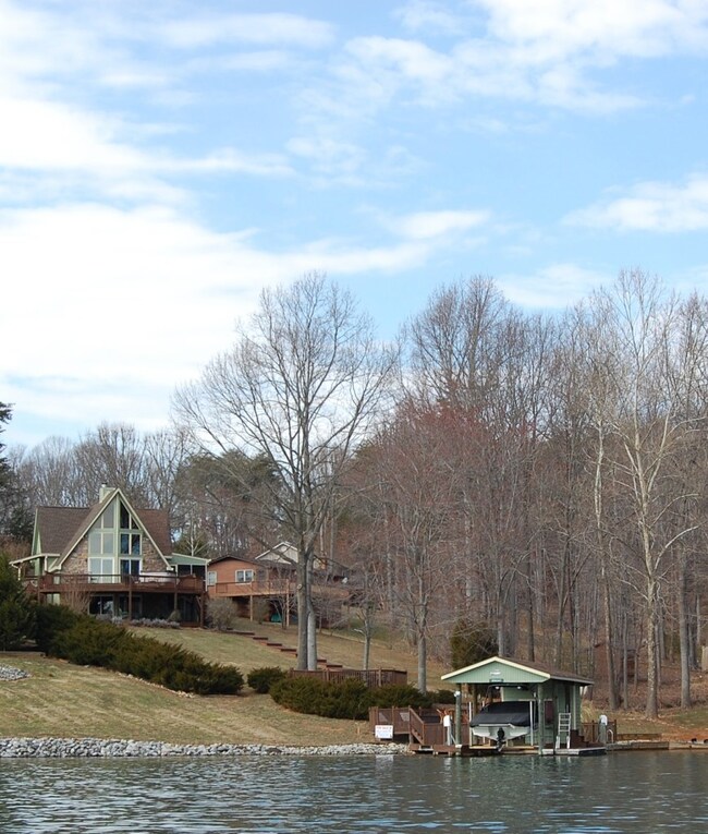 204 Twin Cove Trail, Moneta, VA 24121 - photo 4