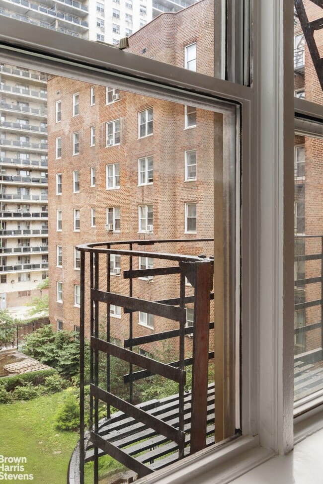 800 Grand Concourse unit 2RN, Bronx, NY 10451 - photo 4