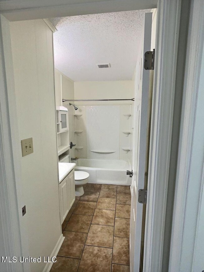 318 Porter Ave unit 203, Ocean Springs, MS 39564 - photo 6