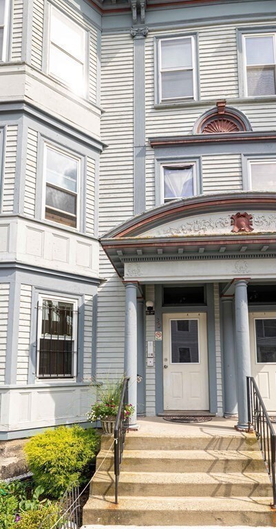 30 Hawthorne St unit 1, Roxbury, MA 02119 - photo 2