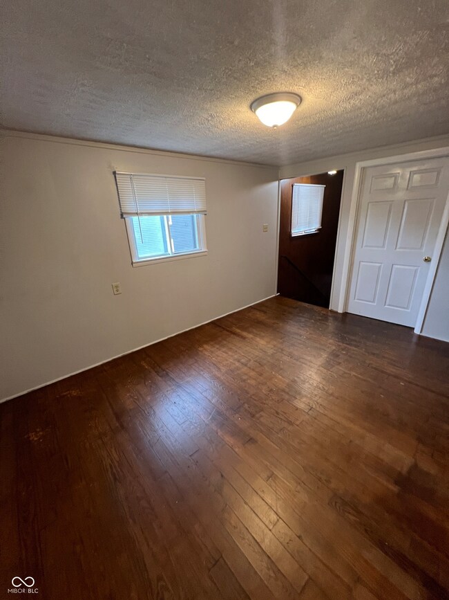 309 2nd St, Covington, IN 47932 - photo 4