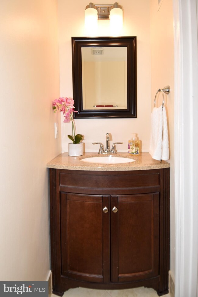 1123 N Stuart St unit A, Arlington, VA 22201 - photo 7