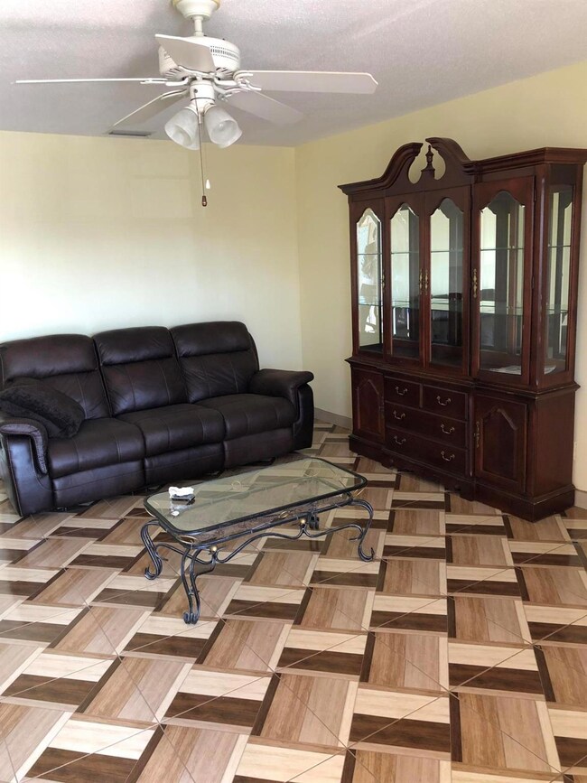 23 Coventry A, West Palm Beach, FL 33417 - photo 5