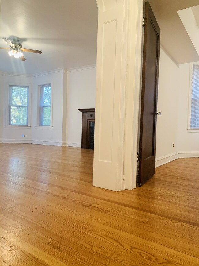 6316 N Rockwell St unit 2, Chicago, IL 60659 - photo 4