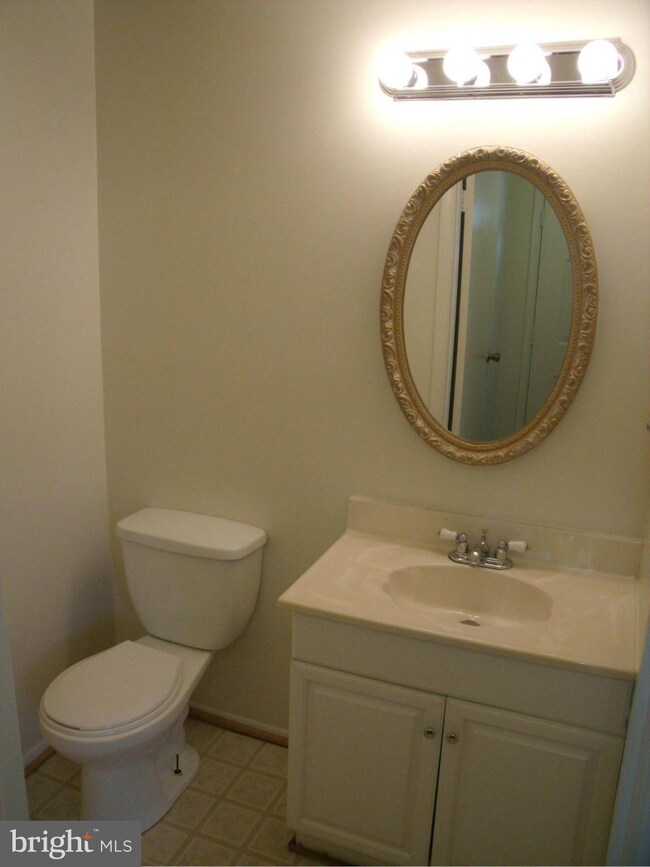 8133 Parkdale Ct, Springfield, VA 22153 - photo 5