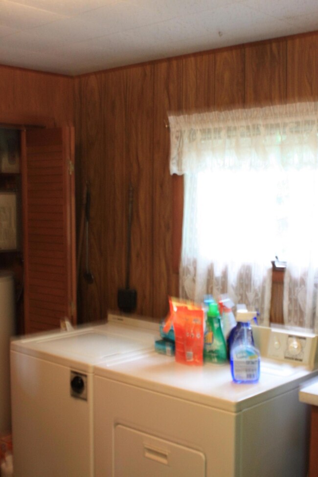 Entrance/Laundry Room