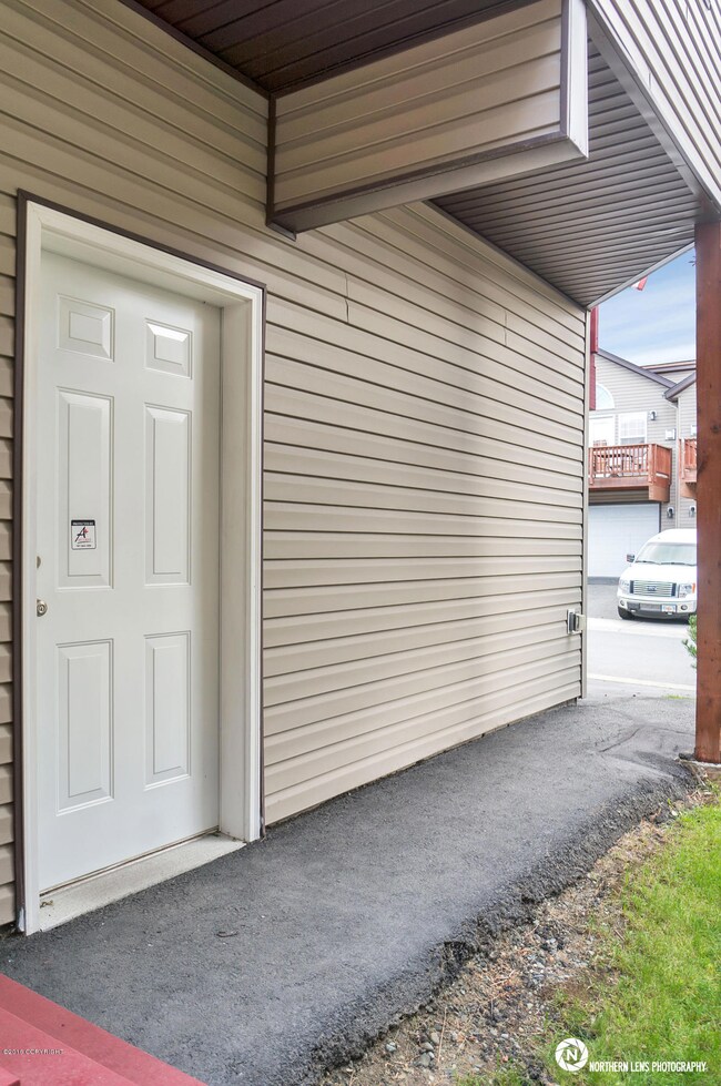 6_GarageSideManDoor