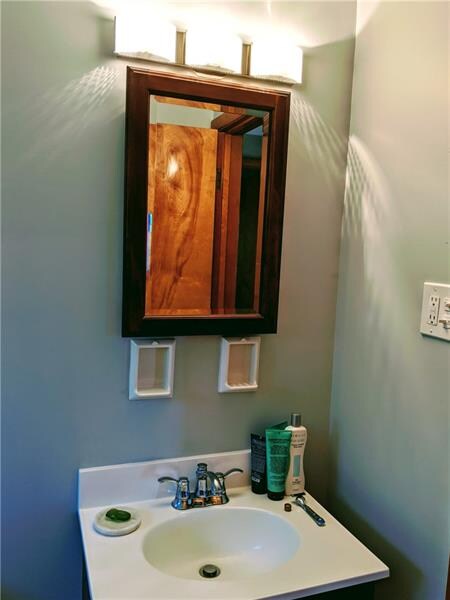 Full bath sink & vanity