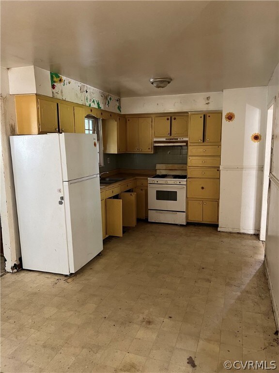 Kitchen featuring light tile patterned flooring, l