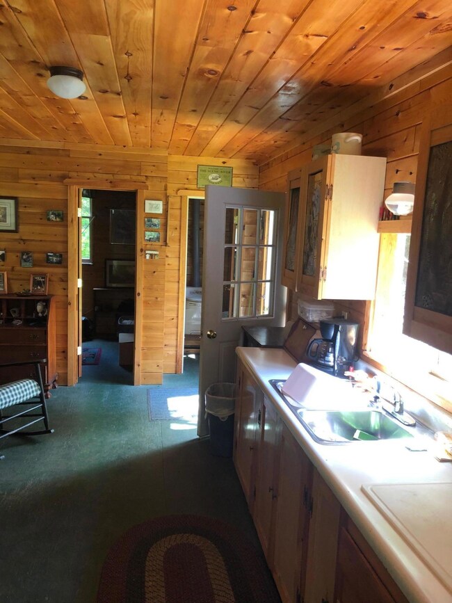 Kitchen Counter III (Hunt Russell Pond)