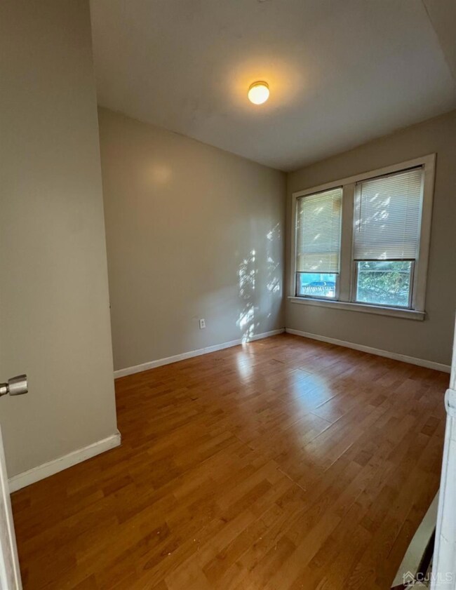 253 Goldsmith Ave unit 1, Newark, NJ 07112 - photo 4