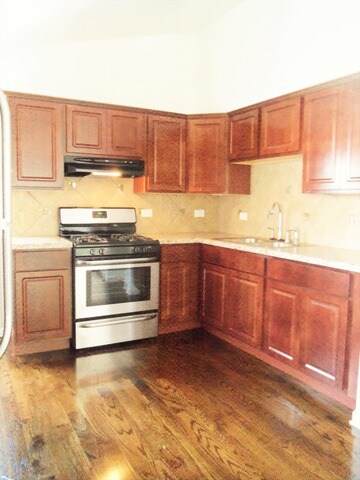 1109 Denver Dr, Carpentersville, IL 60110 - photo 2