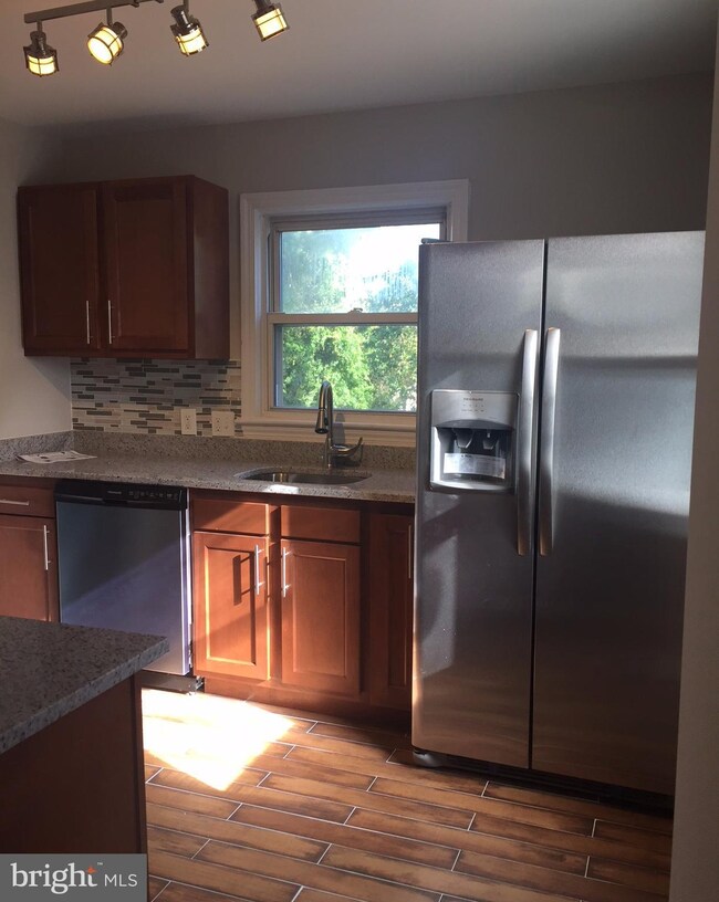 704 Larchmont Ave, Capitol Heights, MD 20743 - photo 3