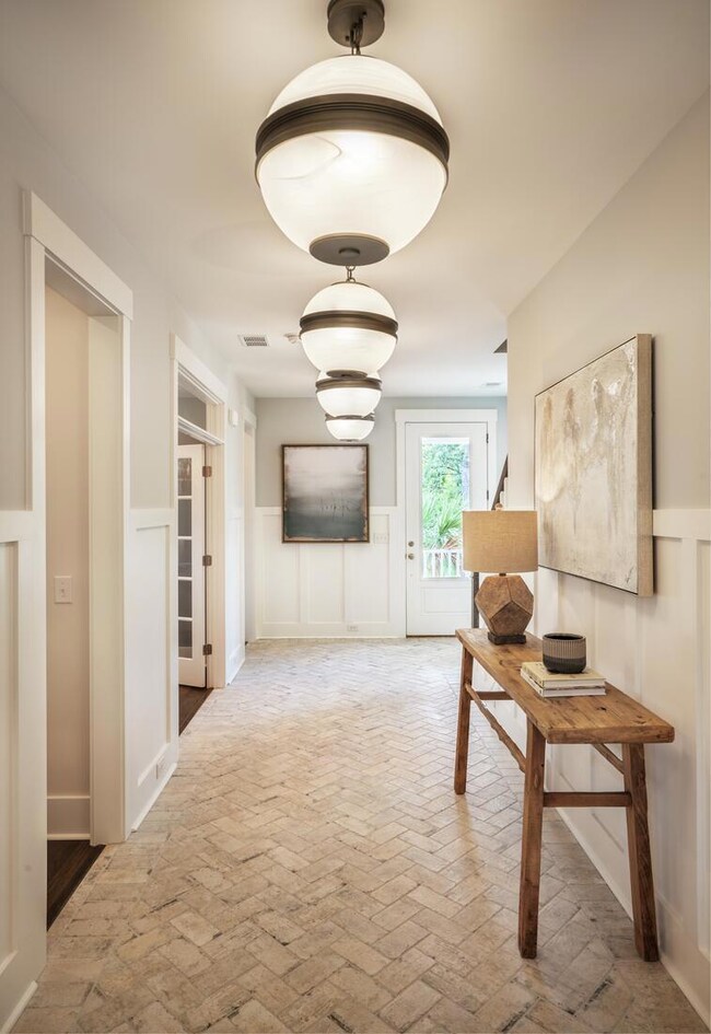 Isaac Foyer 01