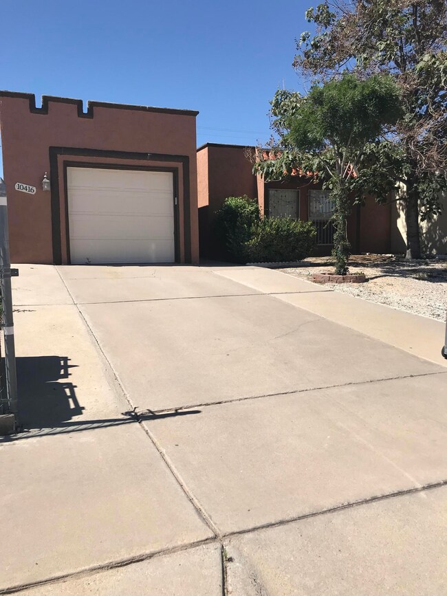 10416 Ashwood Dr, El Paso, TX 79935 - photo 2