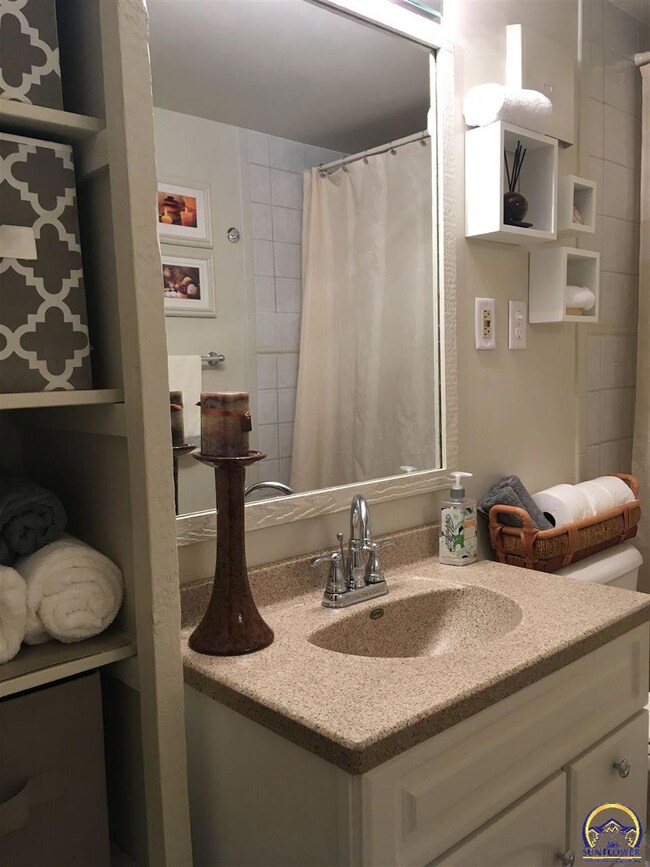 3724 SW 34th St, Topeka, KS 66614 - photo 7