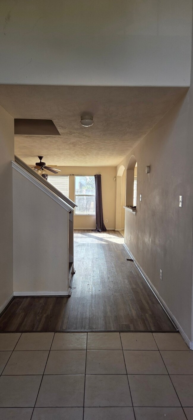 14127 Magnus Ln, Houston, TX 77083 - photo 4