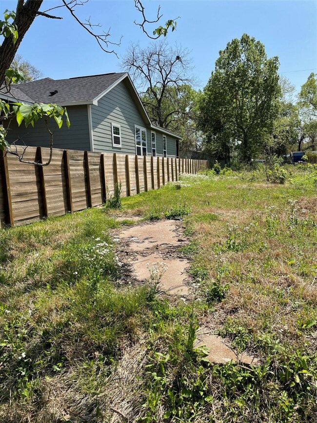 965 Marjorie St, Houston, TX 77088 - photo 3