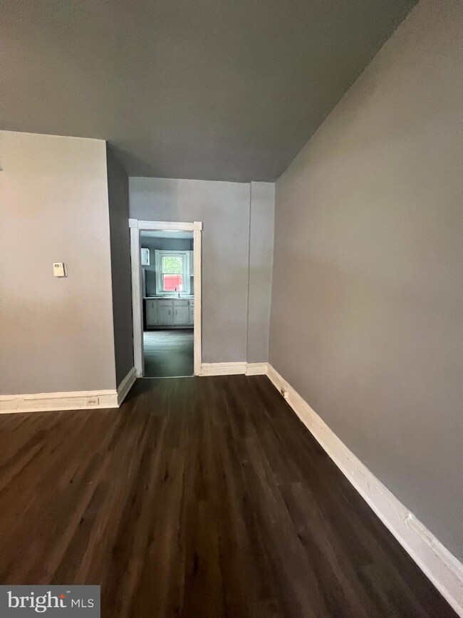 213 Hamilton Ave, Darby, PA 19023 - photo 4