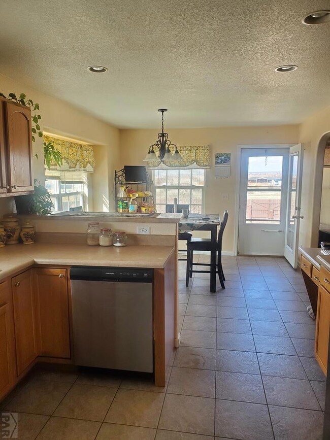 1129 N Calico Rock Ln, Pueblo, CO 81007 - photo 7