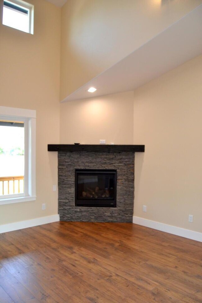 2928 Naples Dr, Grants Pass, OR 97527 - photo 3