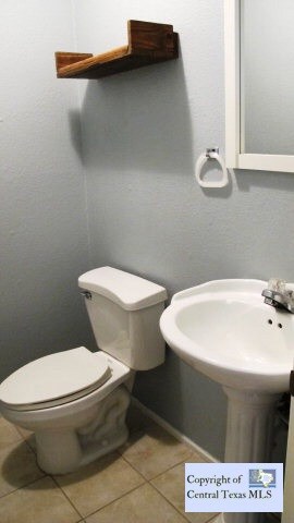 203 S Mitchell St unit 2, San Marcos, TX 78666 - photo 6