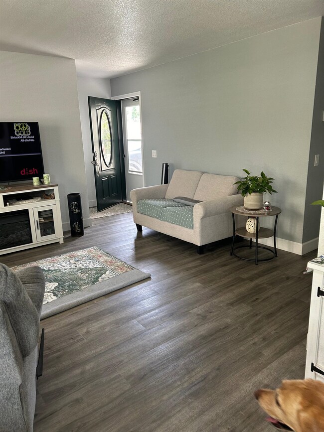 809 Sutter St, Yreka, CA 96097 - photo 2