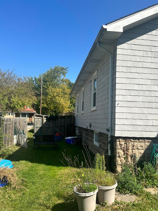 312 N Kelly St, Hobart, IN 46342 - photo 7