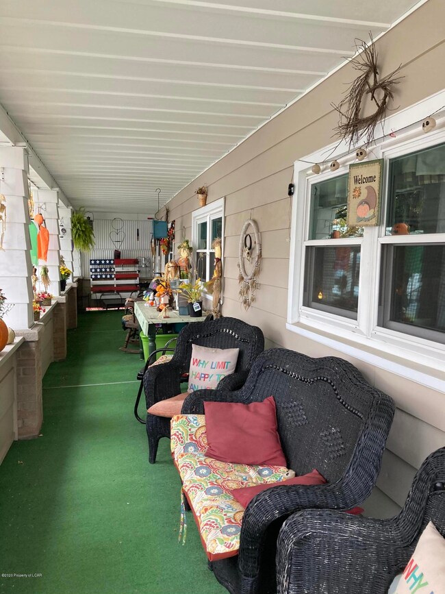 17 4th St, McAdoo, PA 18237 - photo 2