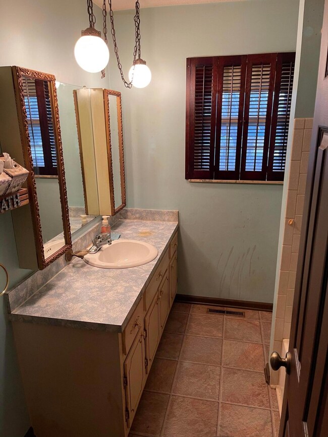 2693 Bonne Cir, Columbus, OH 43207 - photo 6